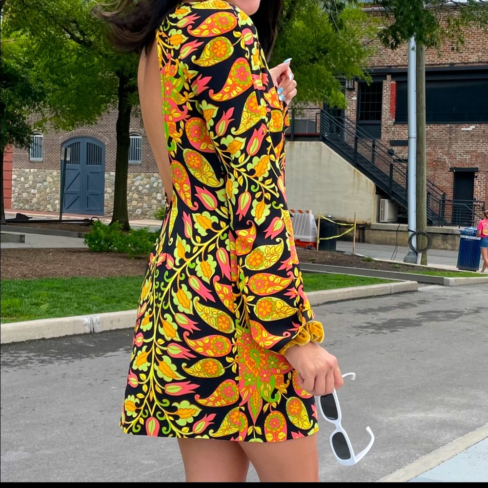 Groovy colorful 70s Zara short dress